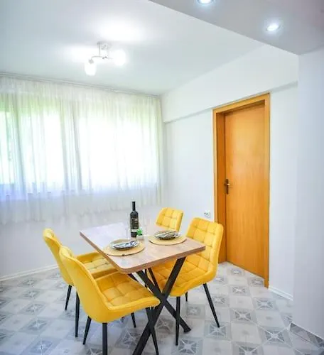 Your Cozy Hideaway In דירה