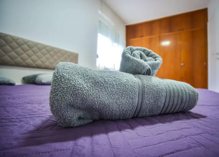 Your Cozy Hideaway In דירה *