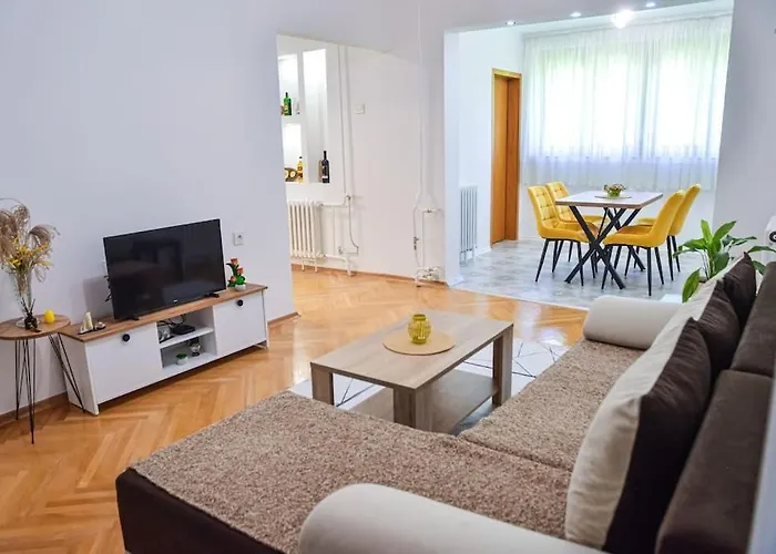 Your Cozy Hideaway In דירה