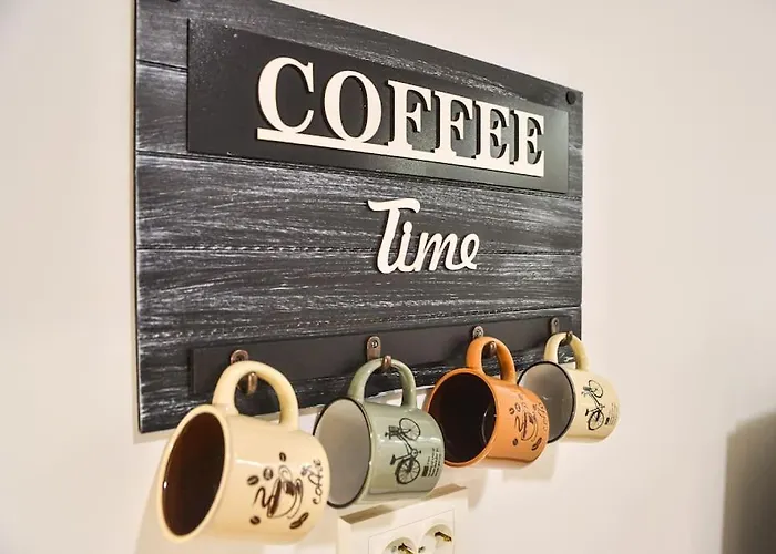 Your Cozy Hideaway In דירה *